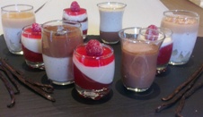 Photo Panna cotta : vanille et caramel beurre salé, framboises ou chocolat